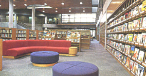 図書館の開架画像